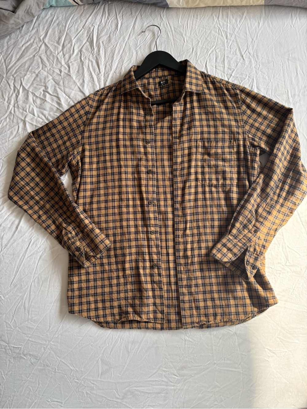 UNIQLO | Unisex Long-Sleeve Plaid Shirt in Tan and Black | Size XS | Flannel